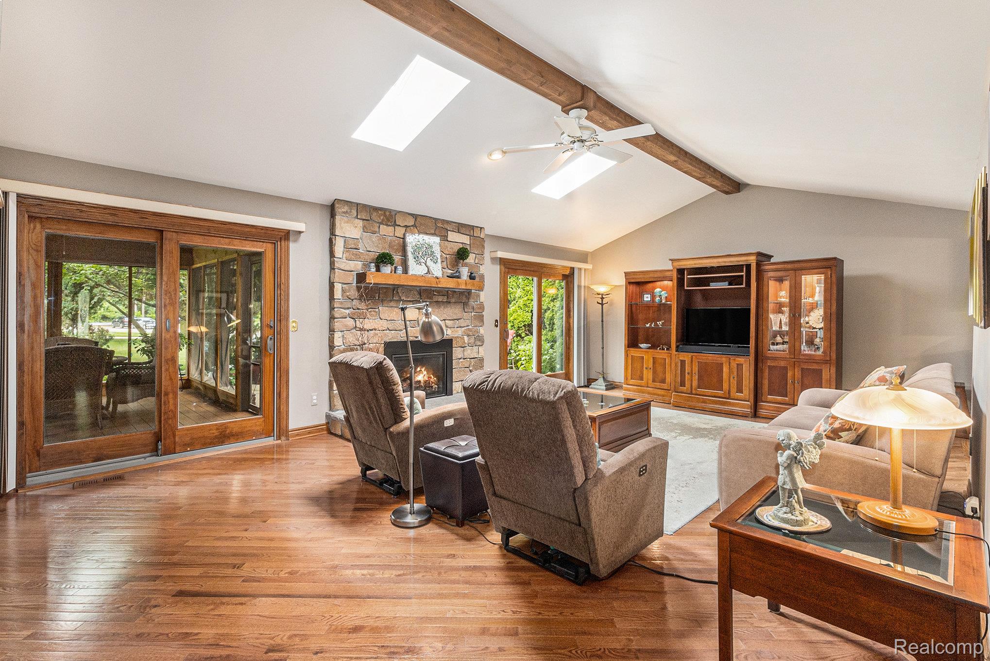 Troy City, Michigan 48085, United States, 3 Bedrooms Bedrooms, ,2 BathroomsBathrooms,Residential,Active,165794