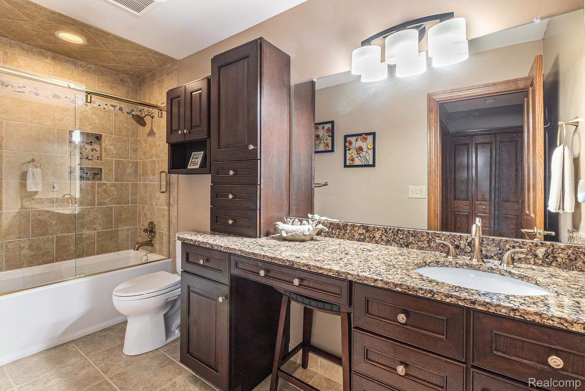 Troy City, Michigan 48085, United States, 3 Bedrooms Bedrooms, ,2 BathroomsBathrooms,Residential,Active,165794