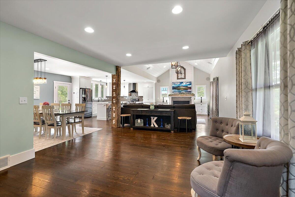 8351 Jericho Road