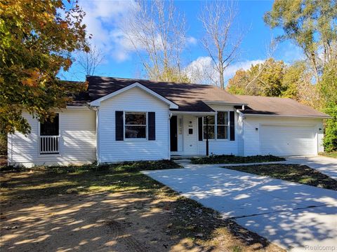 10168 Ogemaw Court Hamburg Township MI 48169