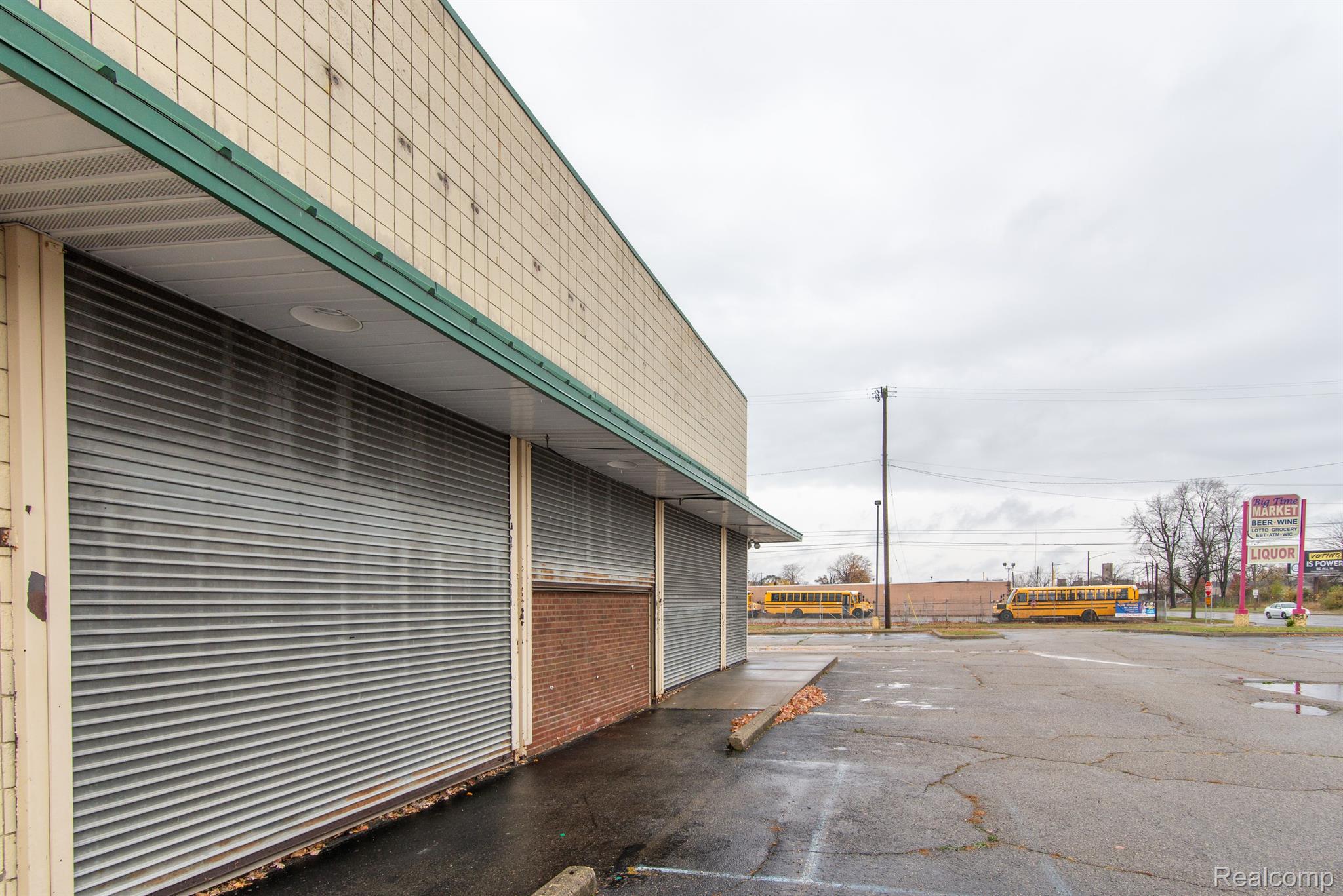 1115 E GENESEE Avenue