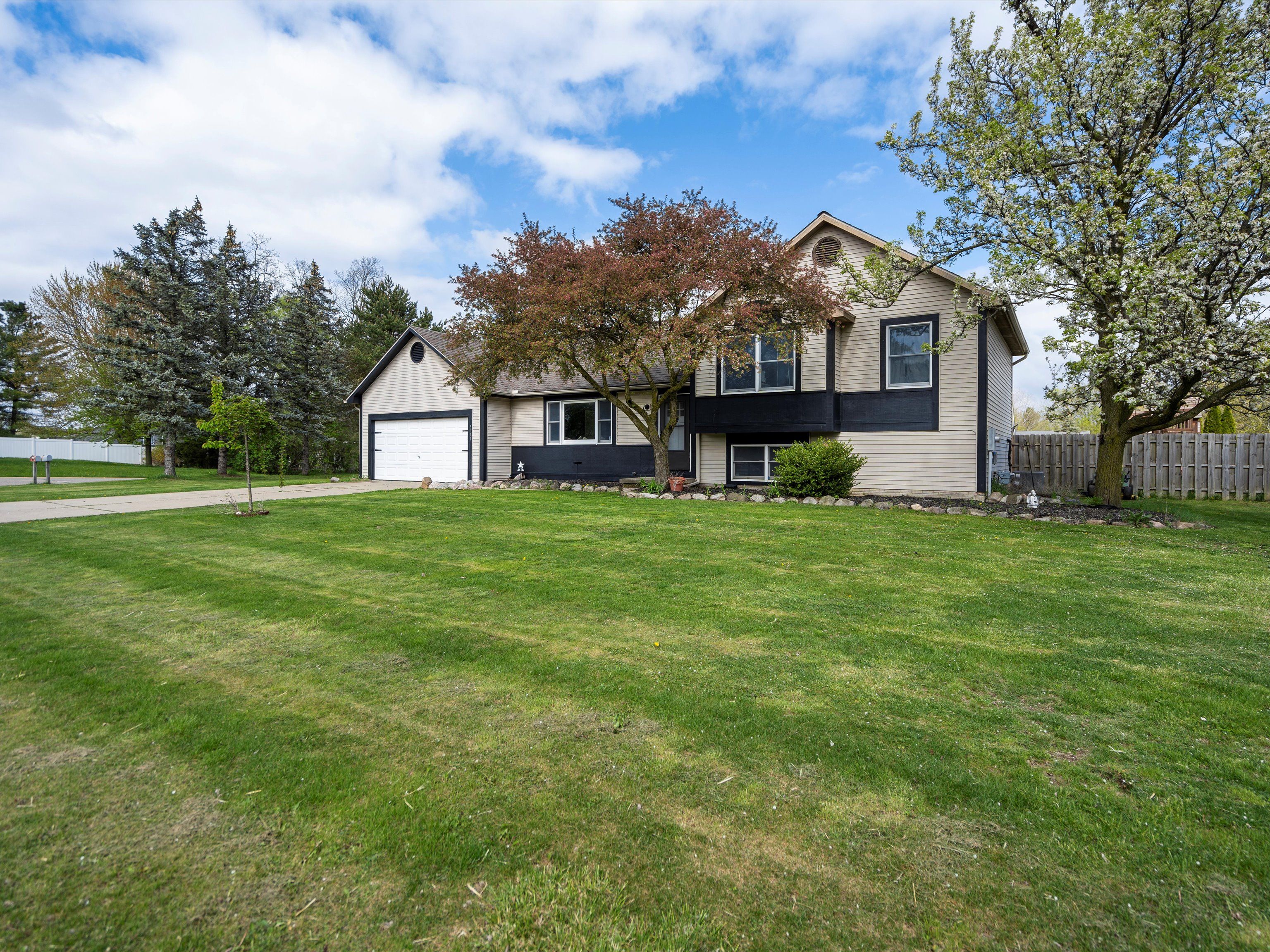 8011 ROSE Lane