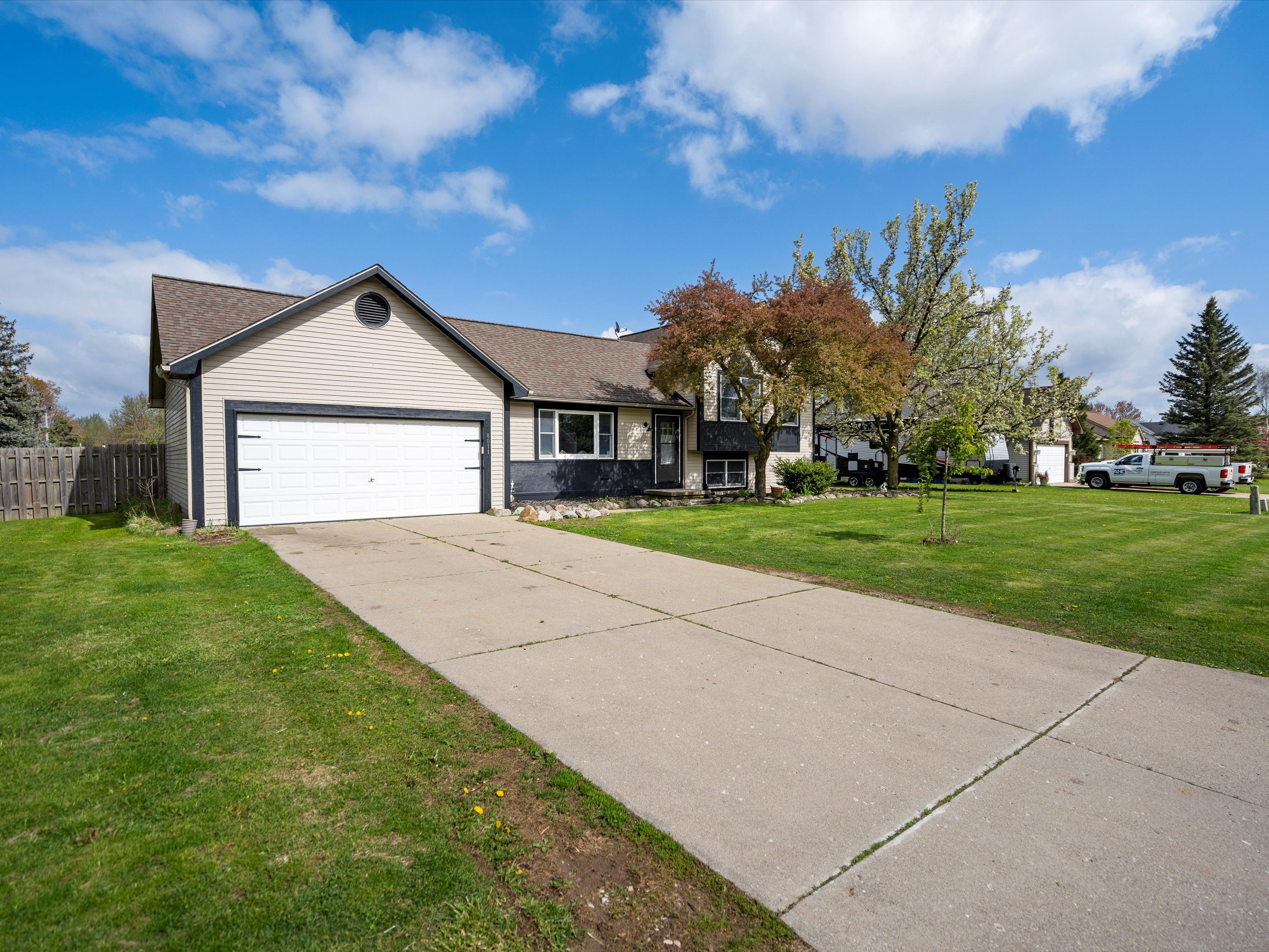 8011 ROSE Lane