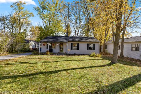 1575 Parkway Waterford Charter Township MI 48328