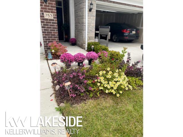 753 Hummingbird Drive