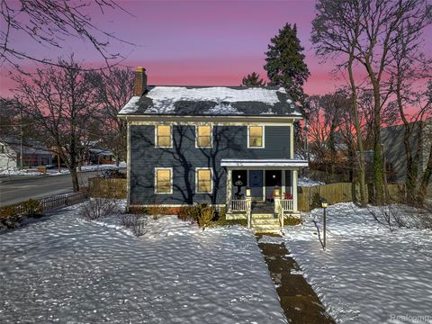 1119 E Maple Road Birmingham City MI 48009