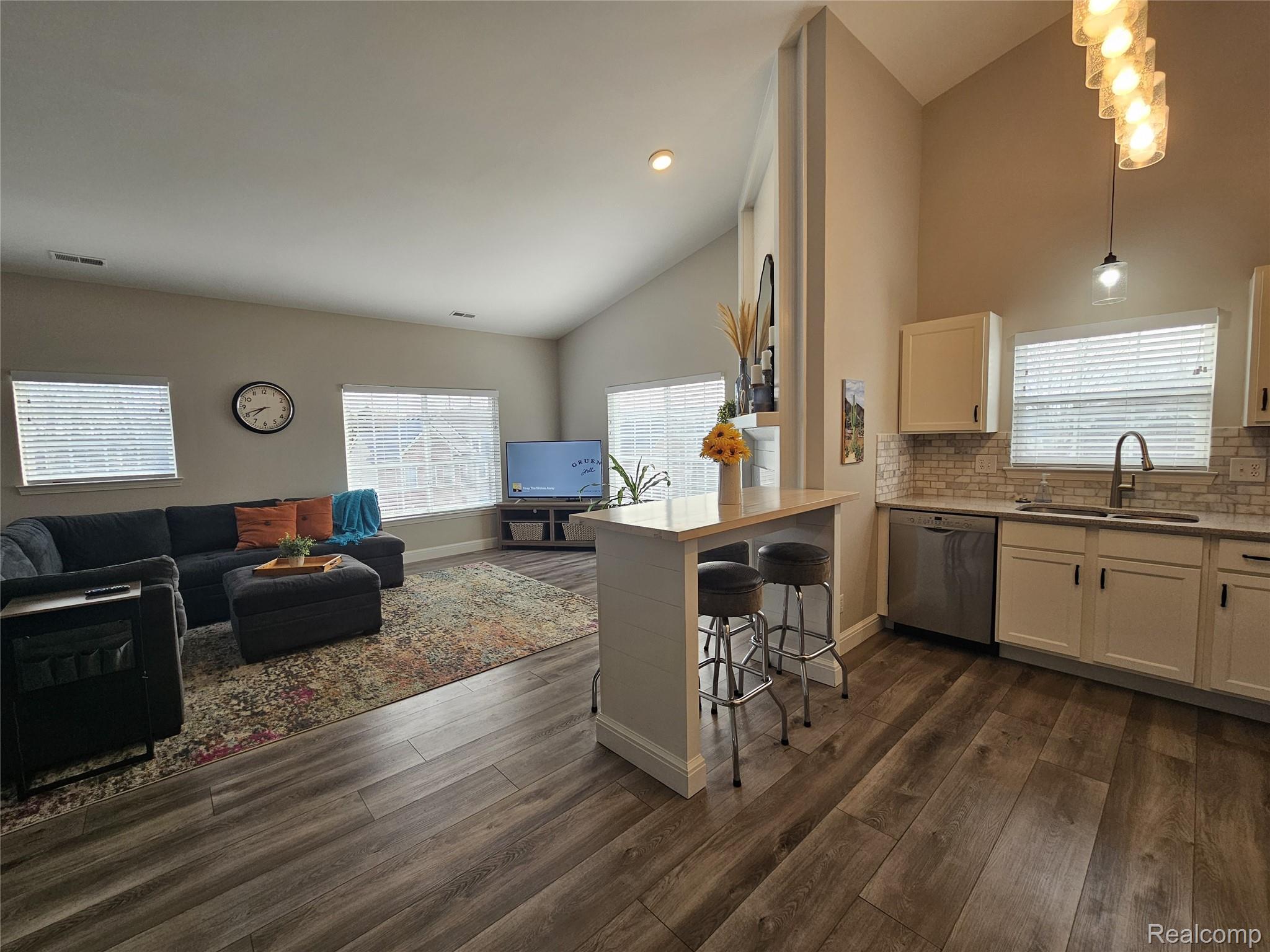 42627 Park Cresent Drive 36