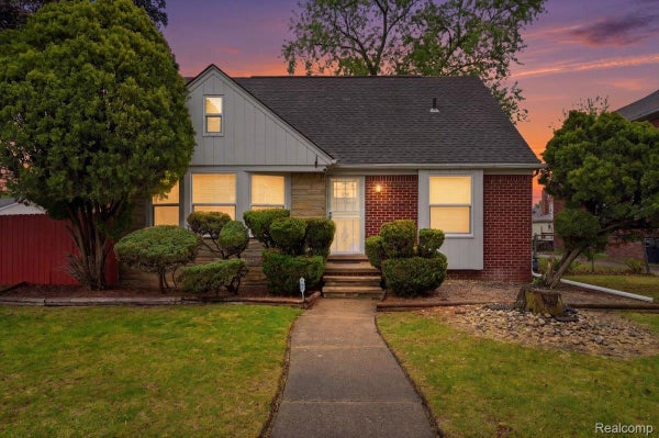 15376 GILCHRIST ST, DETROIT, MI 48227 - Image d9b09b08e5fcfee50bac68d0eb269512/1235063914