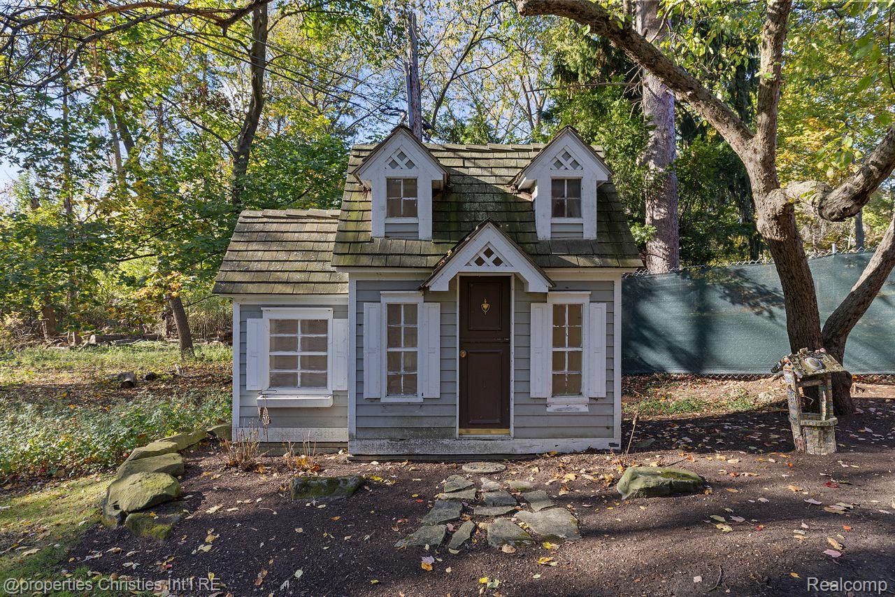 633 Hawthorne Street