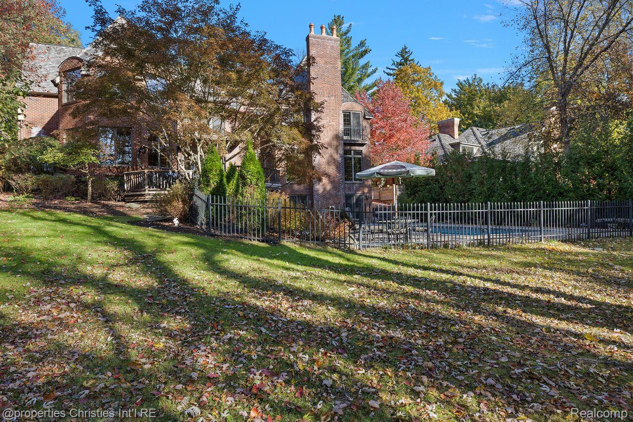 633 Hawthorne Street