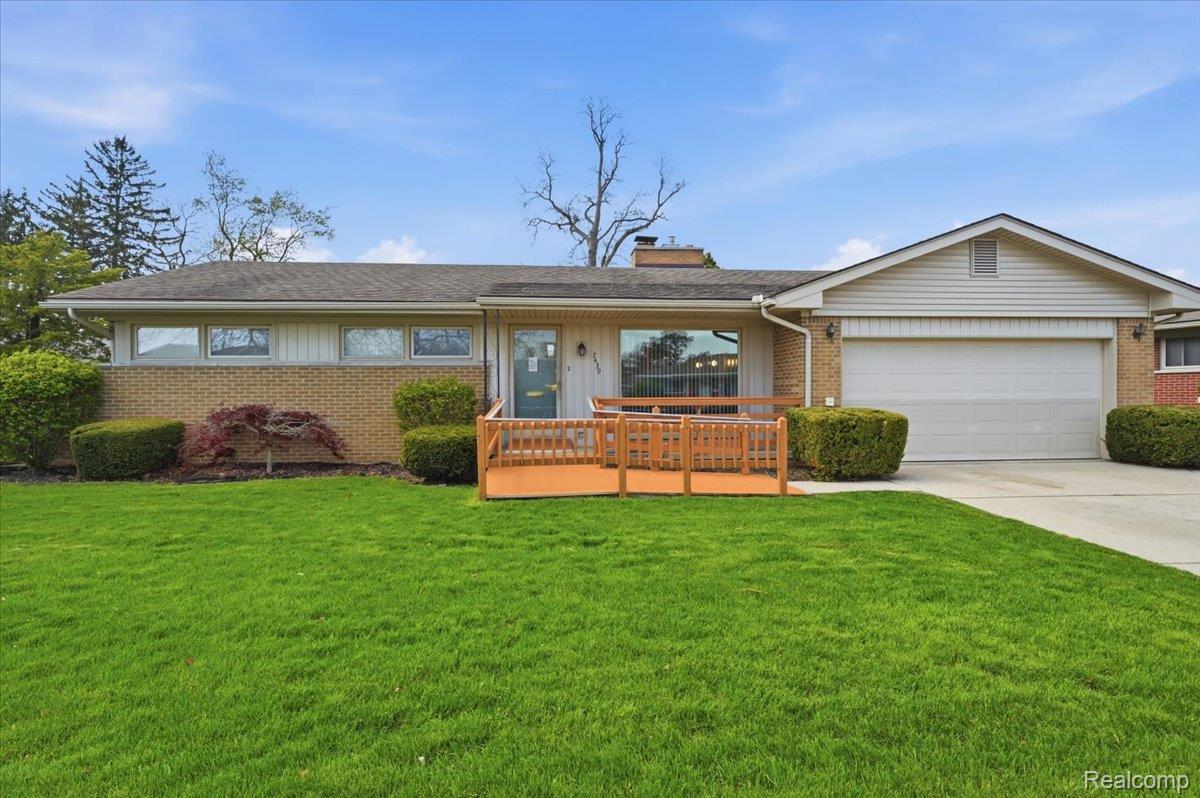 7439 Carrousel Boulevard