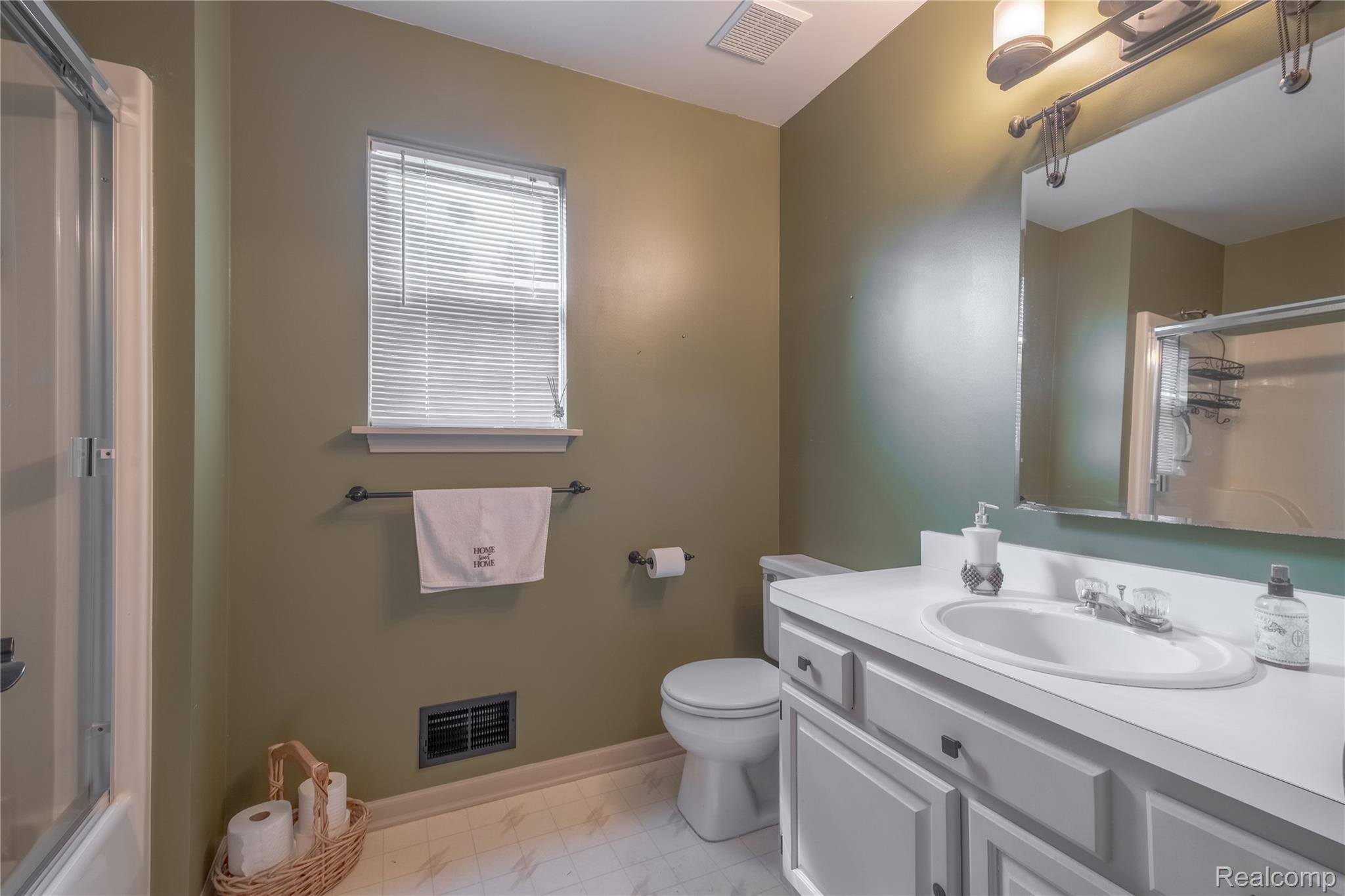 Linden City, Michigan 48451, United States, 3 Bedrooms Bedrooms, ,2 BathroomsBathrooms,Residential,Pending,188548