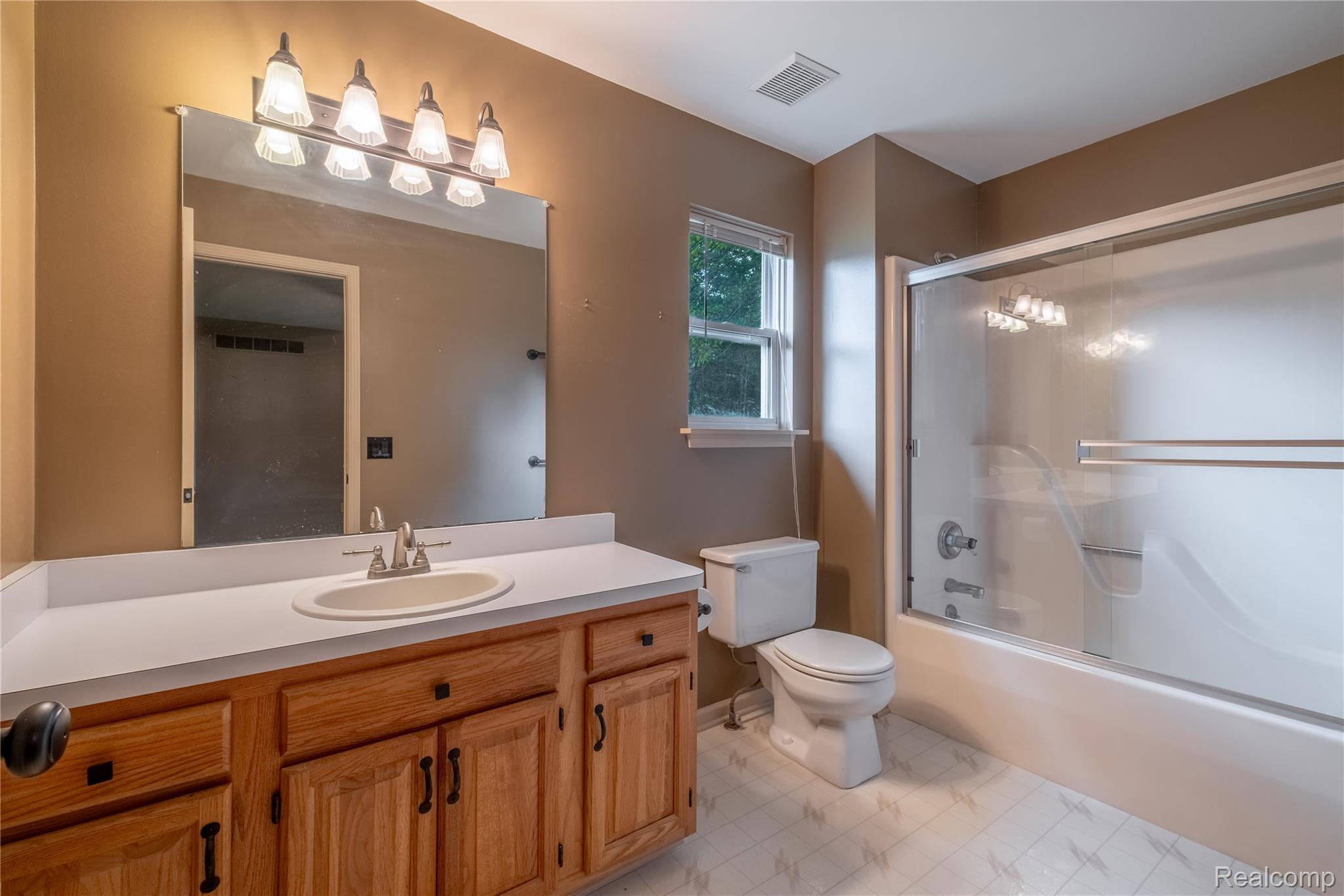 Linden City, Michigan 48451, United States, 3 Bedrooms Bedrooms, ,2 BathroomsBathrooms,Residential,Pending,188548