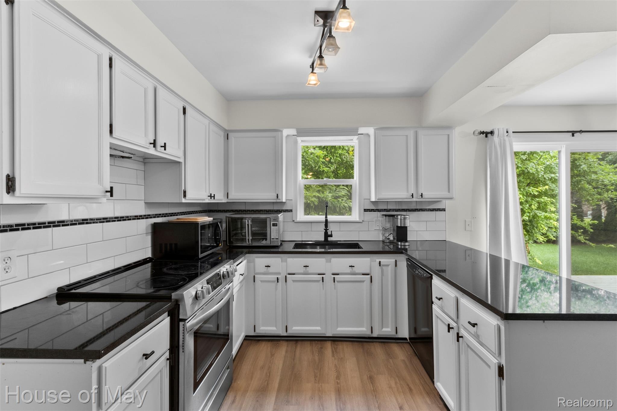 37829 Stableview Drive