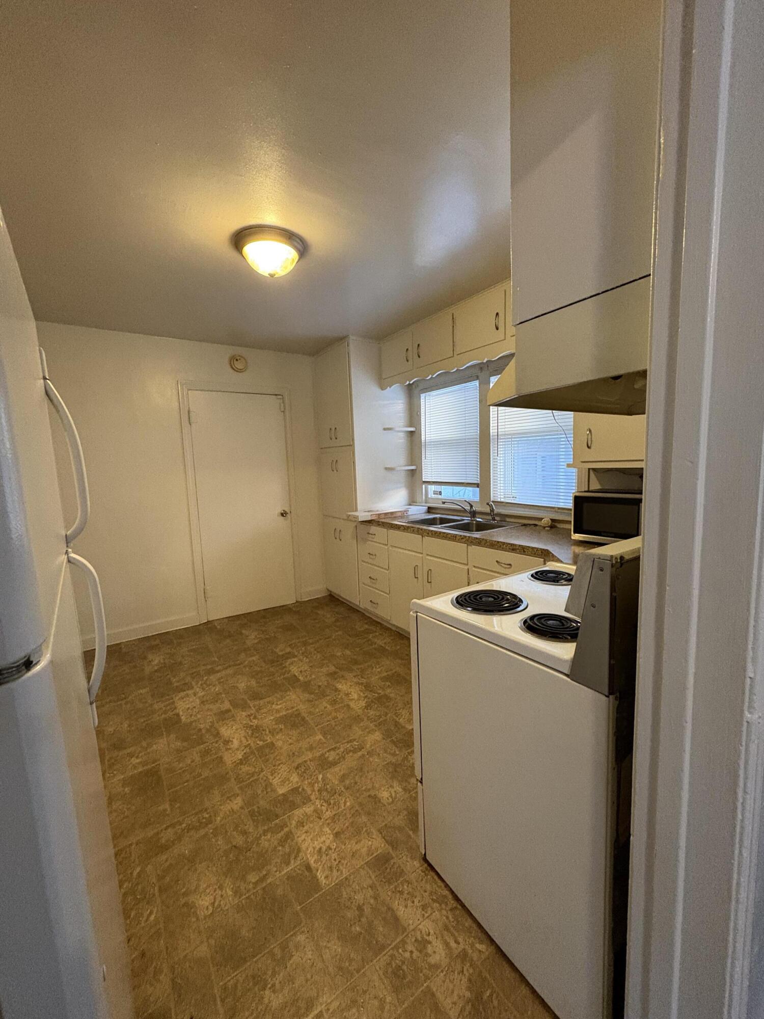 1385 Superior Street