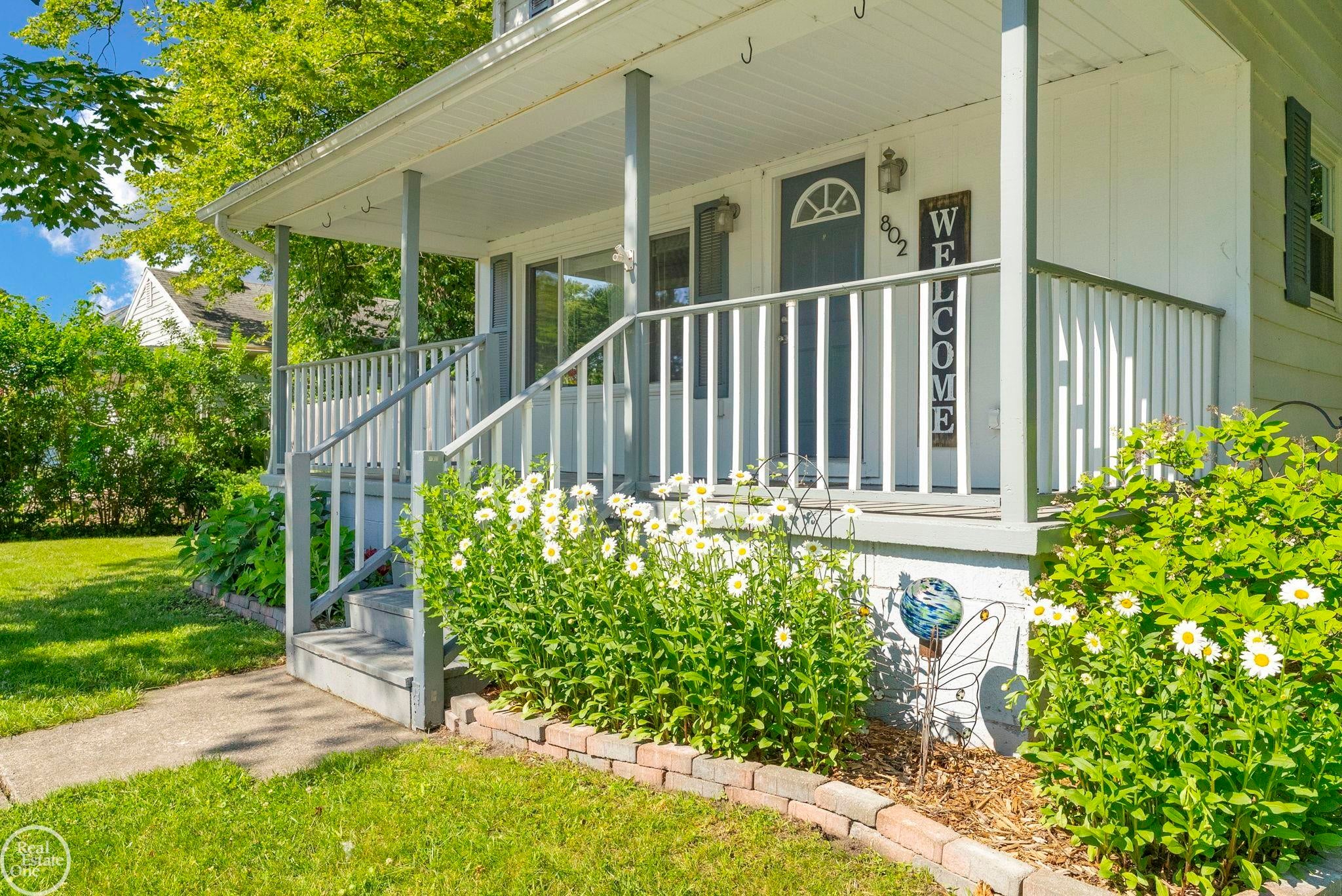 802 Saint James Street