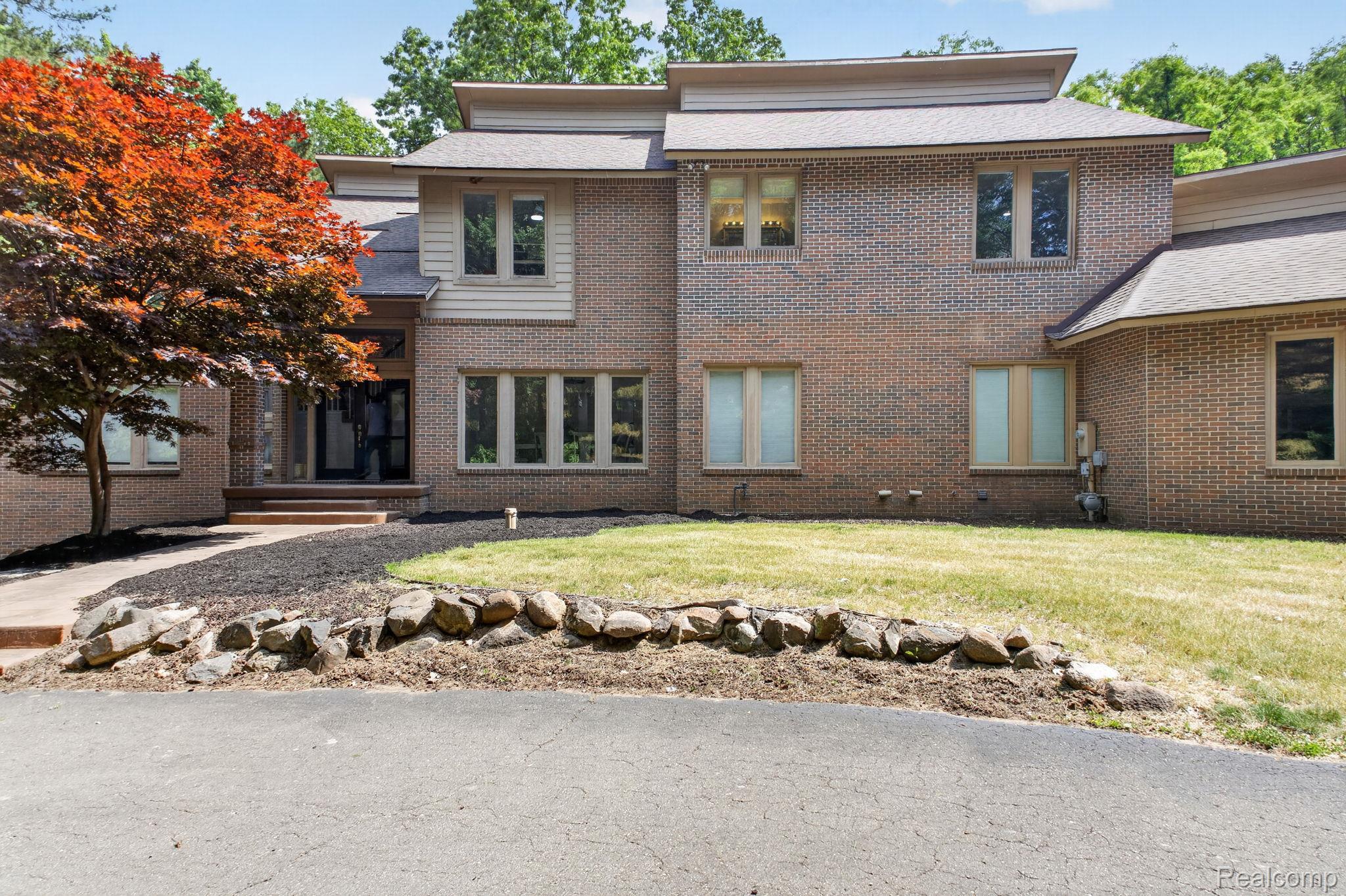 9961 Cross Creek Drive