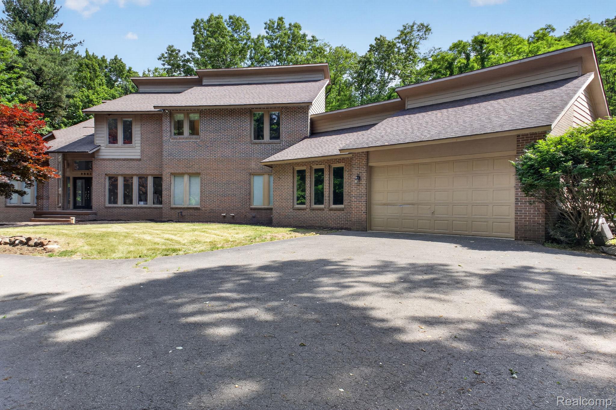 9961 Cross Creek Drive