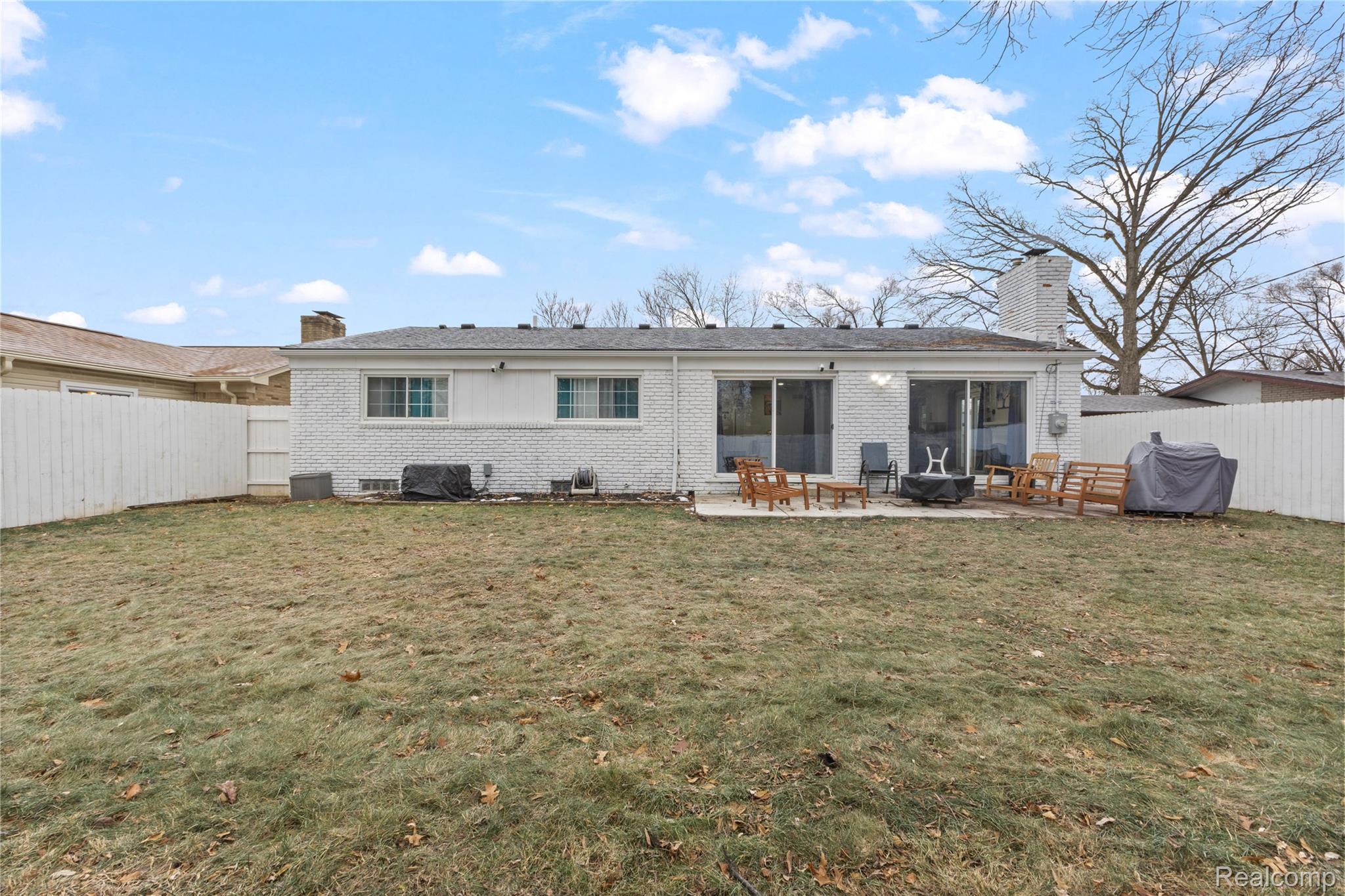 23016 Pembroke Avenue