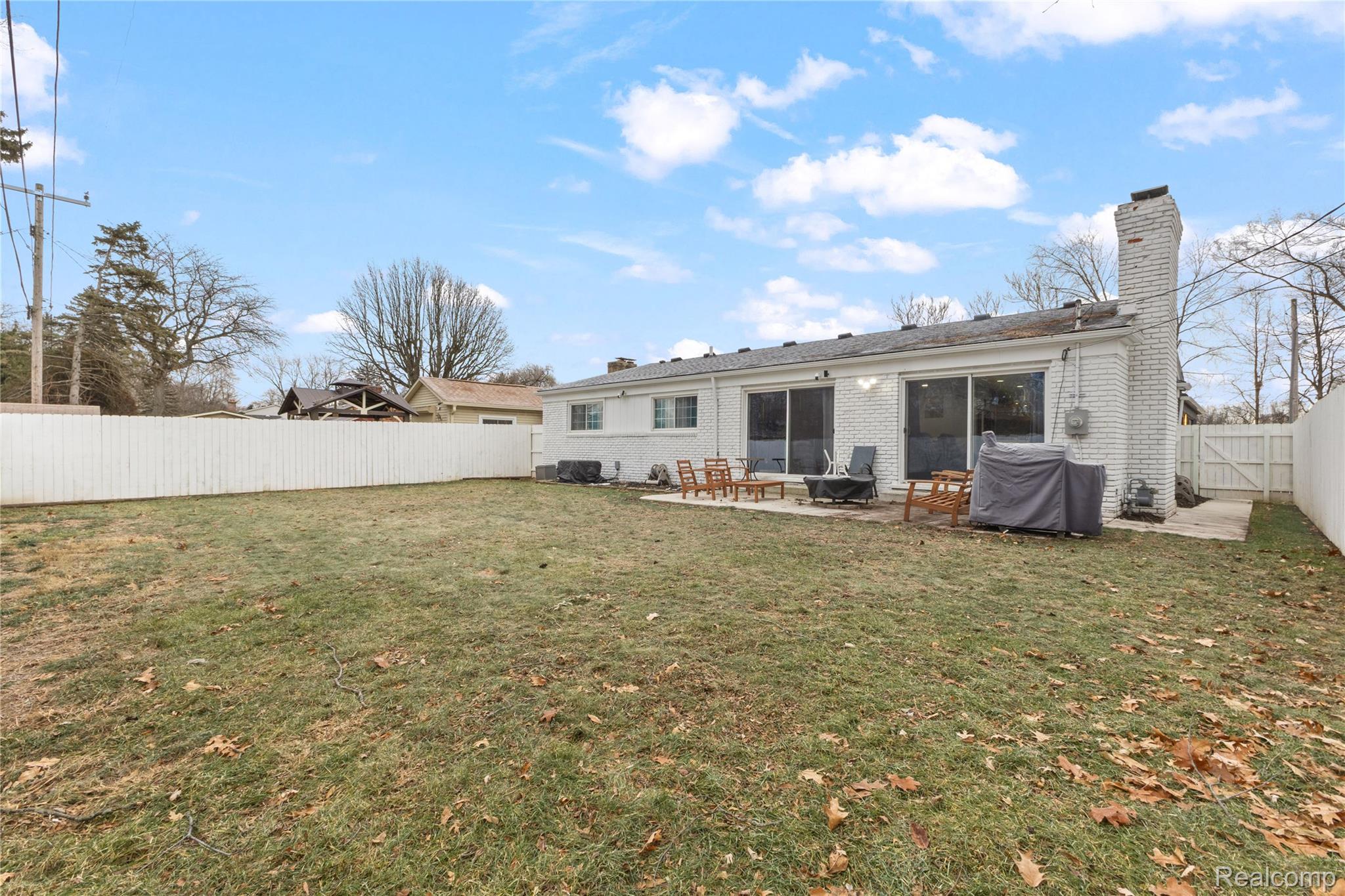 23016 Pembroke Avenue