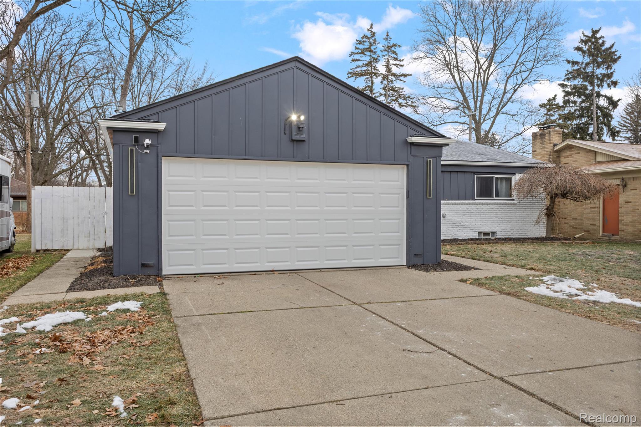 23016 Pembroke Avenue