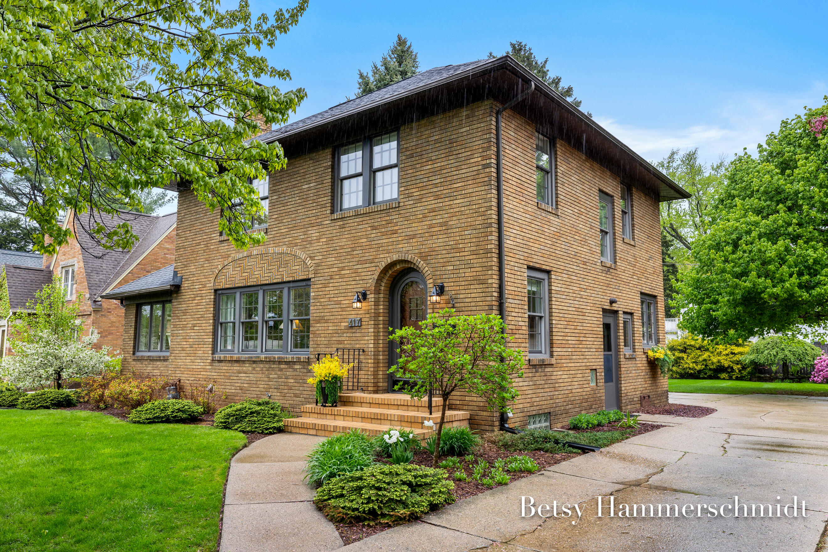 417 Cheshire Drive NE