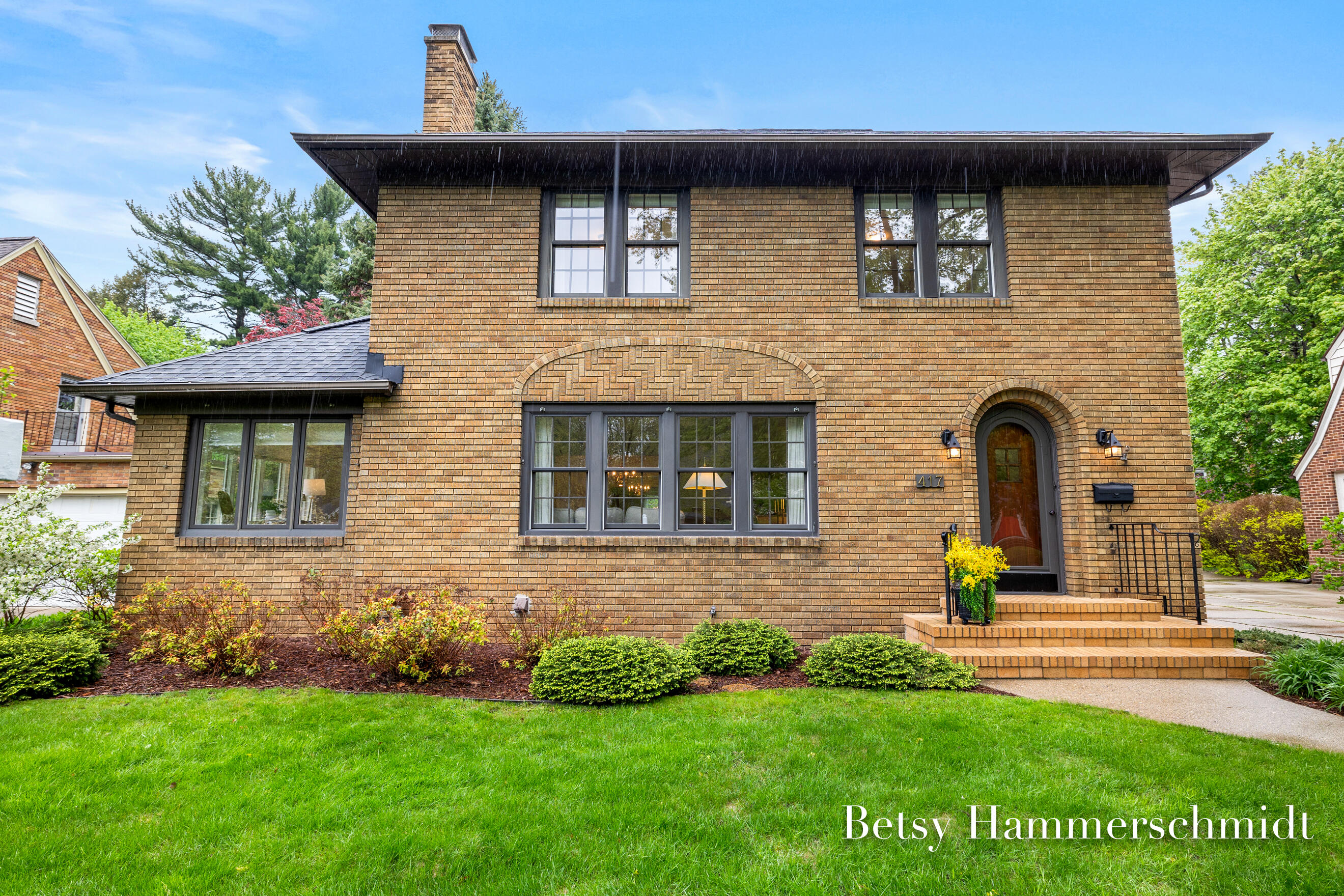 417 Cheshire Drive NE