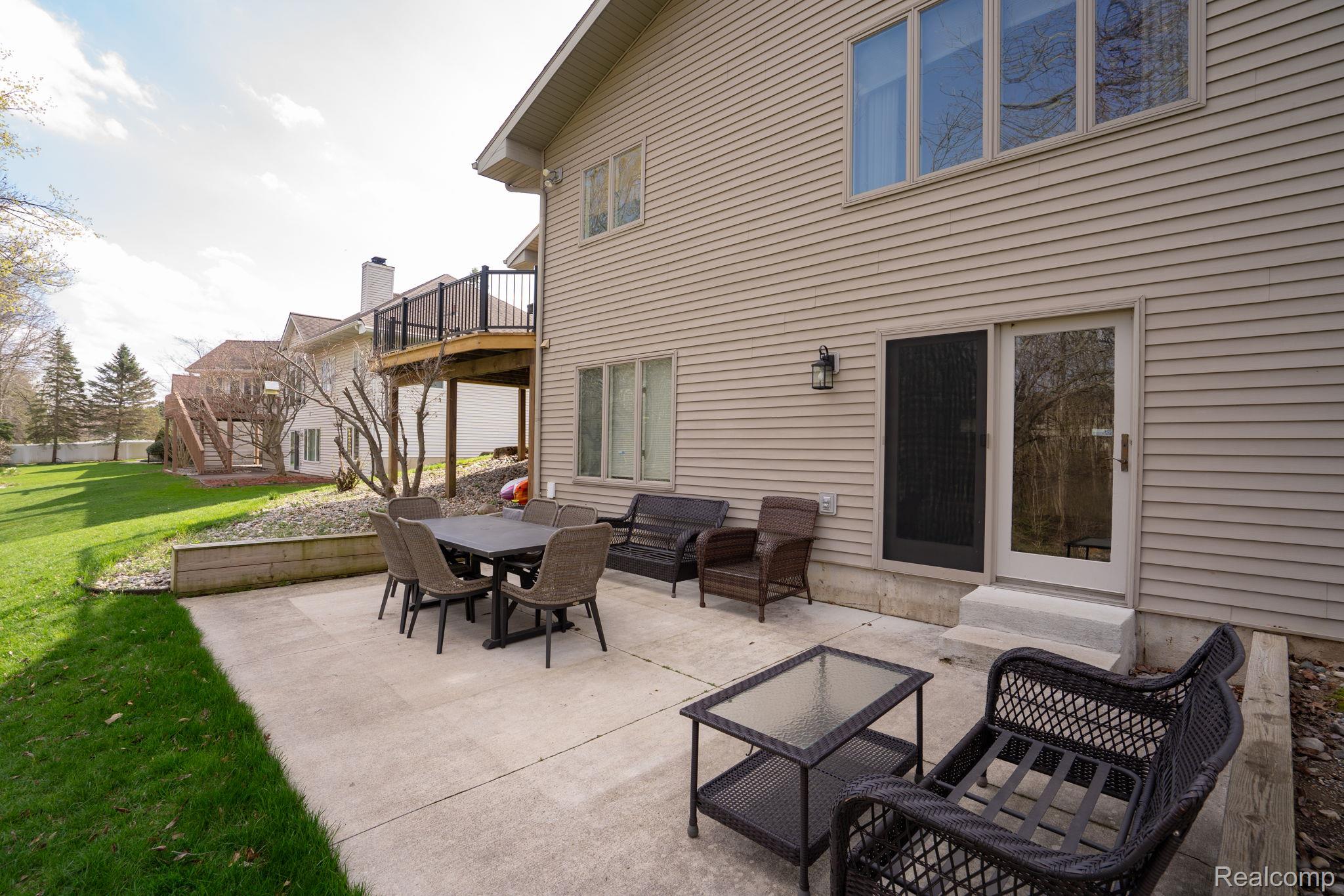 807 Oneida Woods Trail
