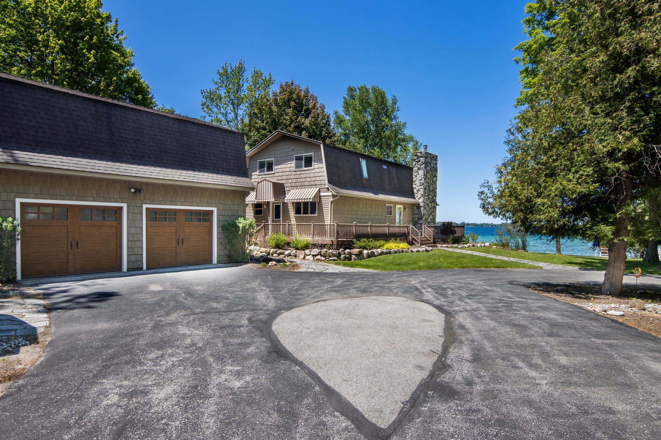 10120 E Elk Lake Drive
