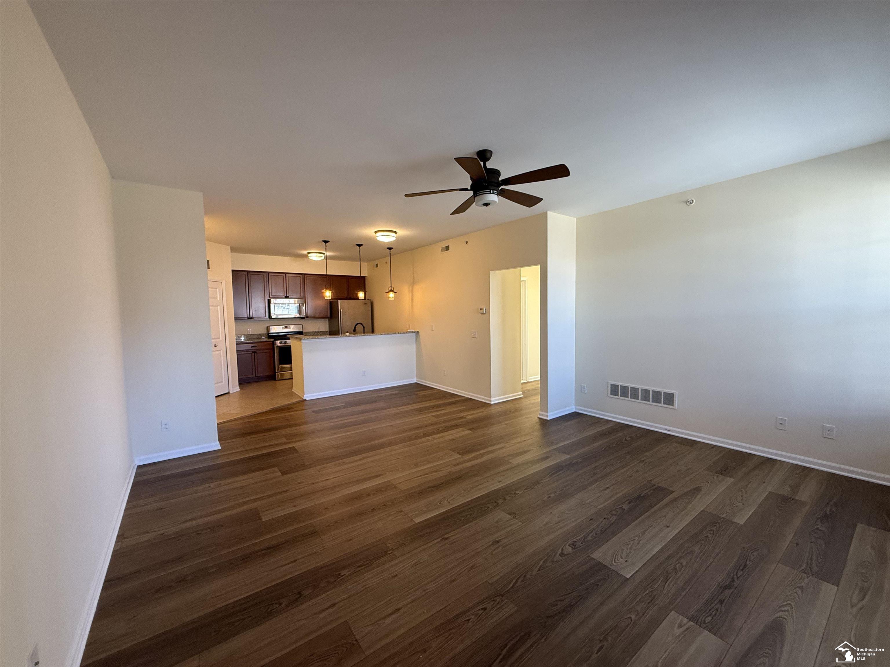 1039 E Summerfield Glen Circle