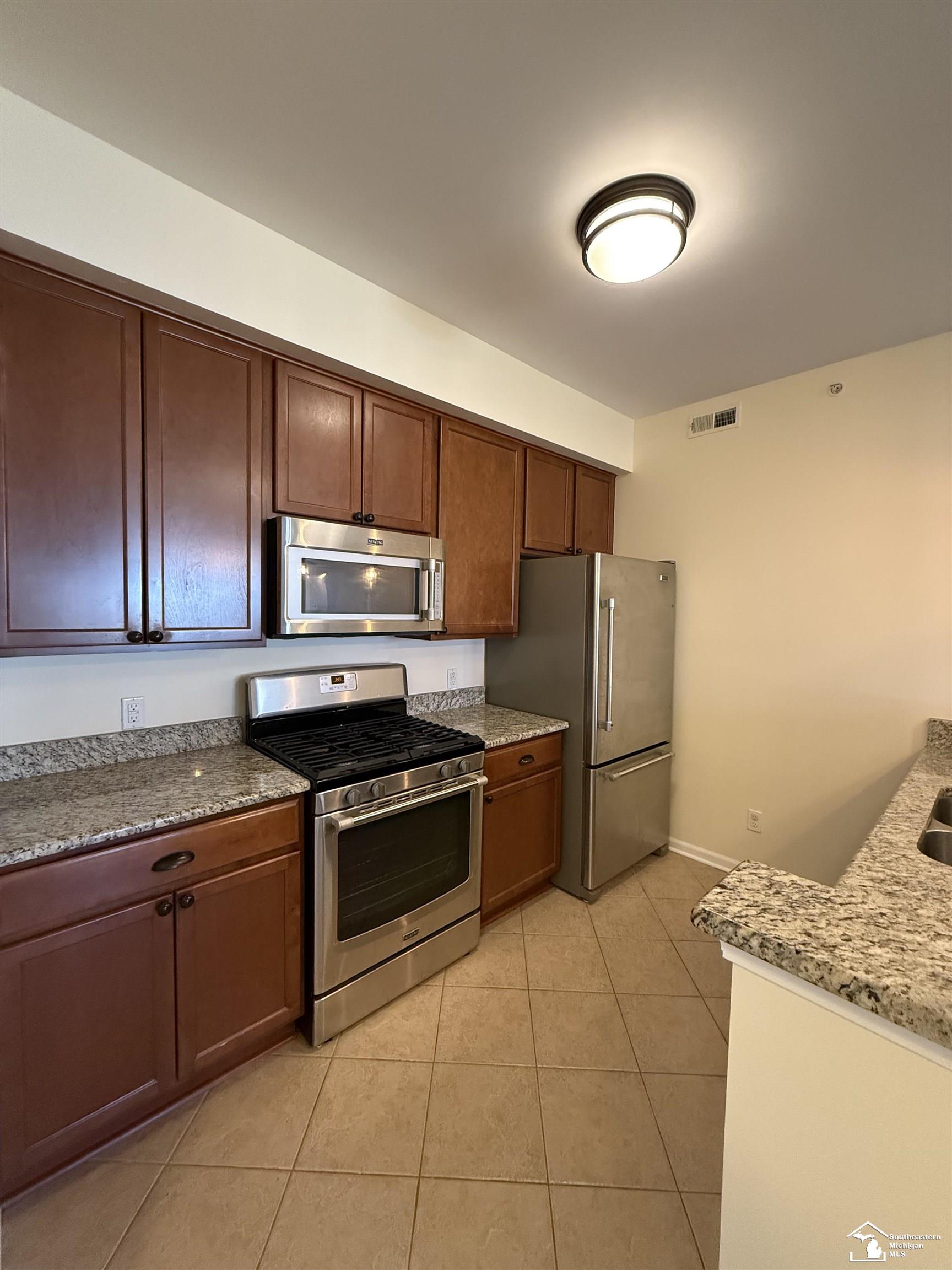 1039 E Summerfield Glen Circle