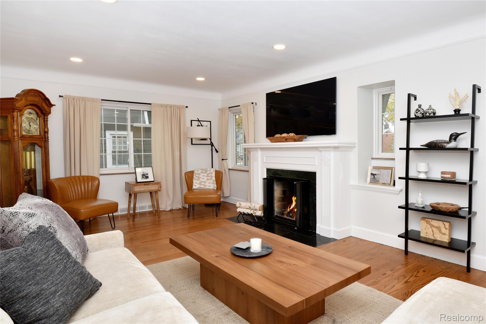 800 Maplegrove Avenue