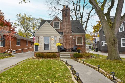 800 Maplegrove Avenue Royal Oak City MI 48067