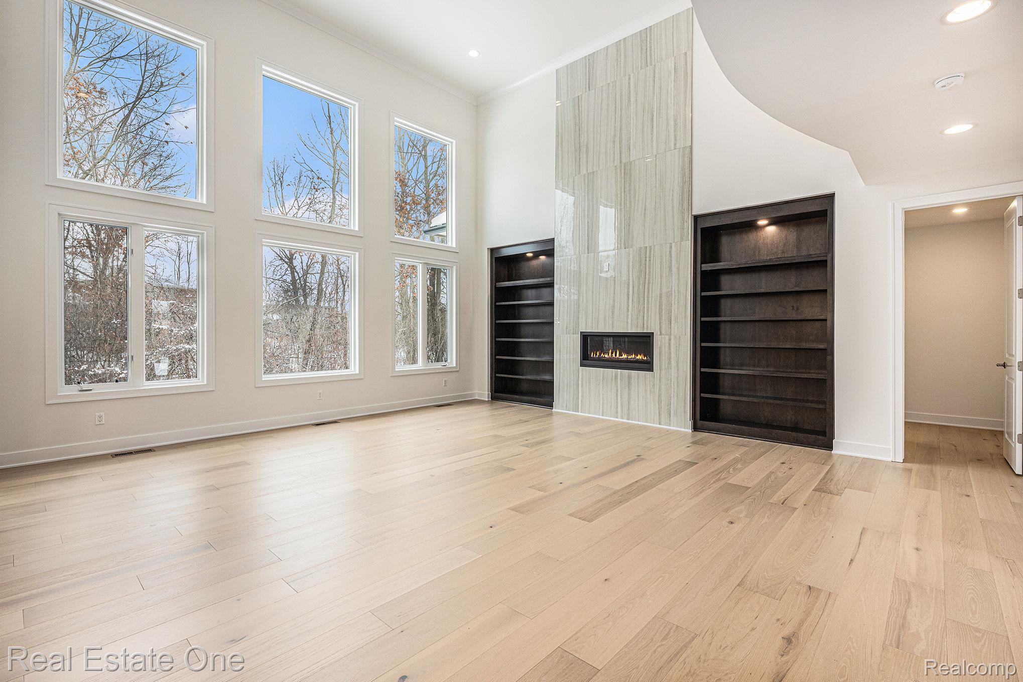 2423 BUCKTHORN Drive