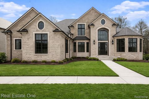 2423 BUCKTHORN Drive Shelby Charter Township MI 48316