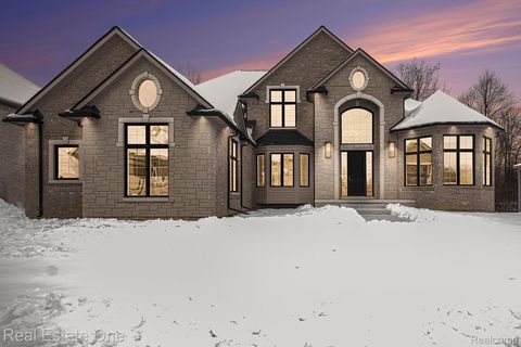 2423 BUCKTHORN Drive Shelby Charter Township MI 48316