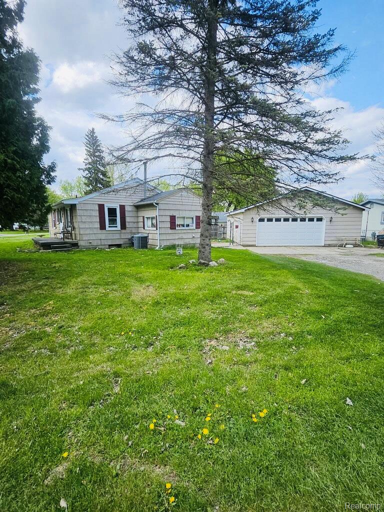 View of front of home with a front lawn and driveway