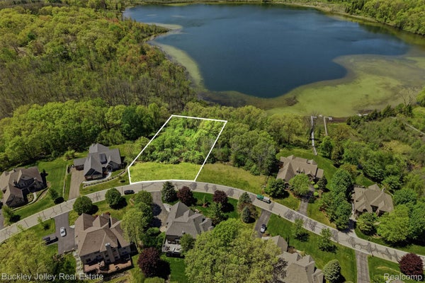 5988 NOTTINGHAM PT, BRIGHTON, MI 48116 - Image da20c784ba05db1815759862d2e9ac7e/862107403