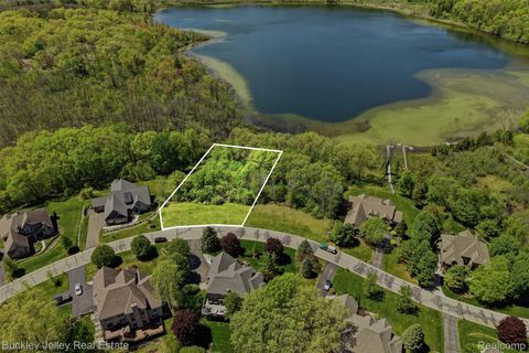 5988 Nottingham Point Hamburg Township MI 48116