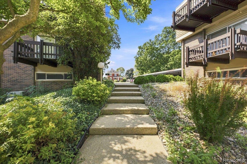 Photo of 250 N Liberty Street #206, Belleville City, MI 48111 (MLS # 20261071676)