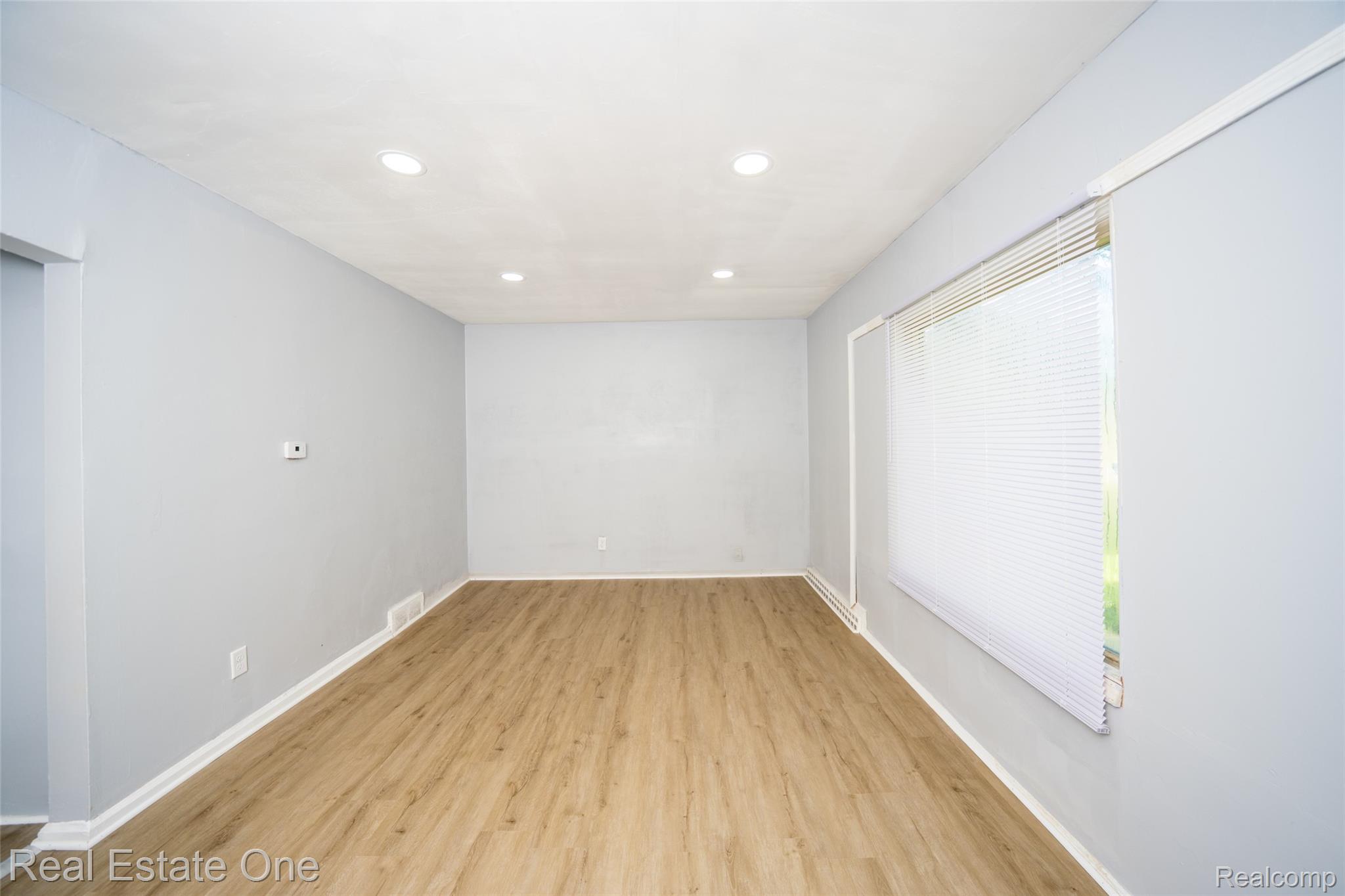 22675 Santa Maria Street