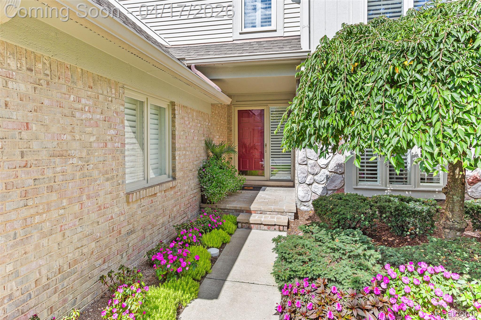 109 Hampton Court 17