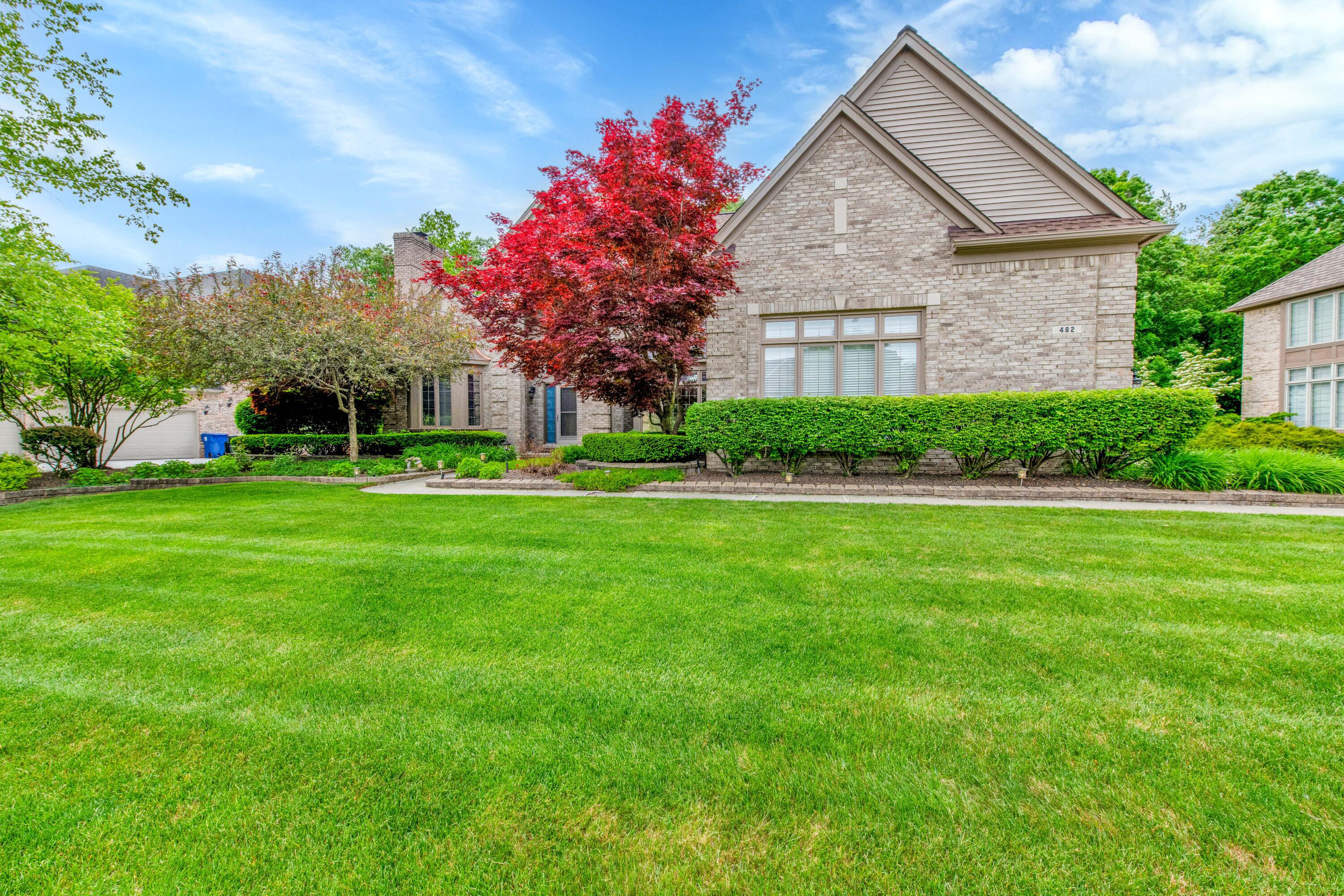 482 Torrington Drive W