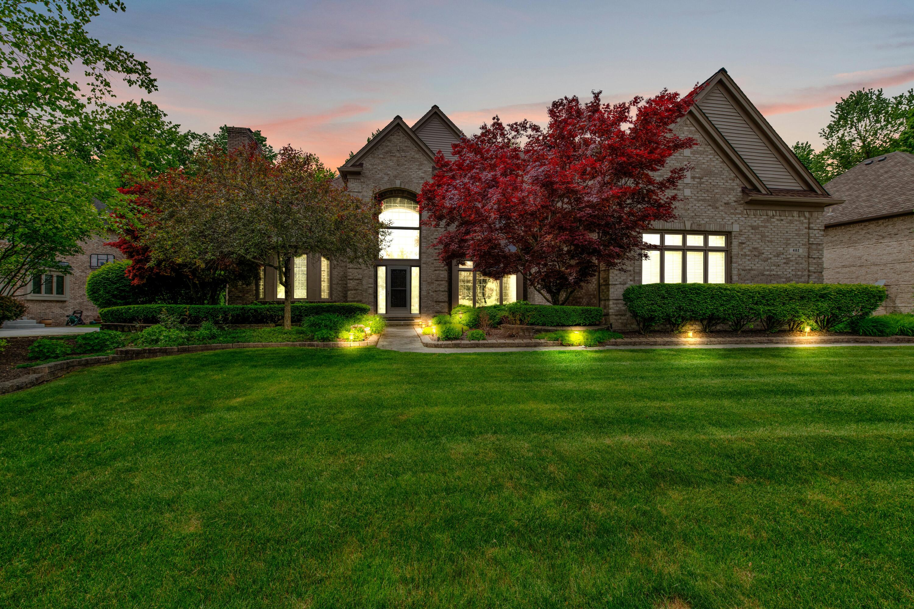 482 Torrington Drive W