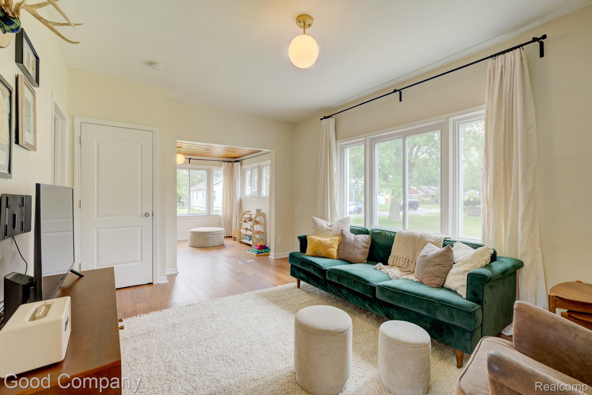 367 W Otis Avenue
