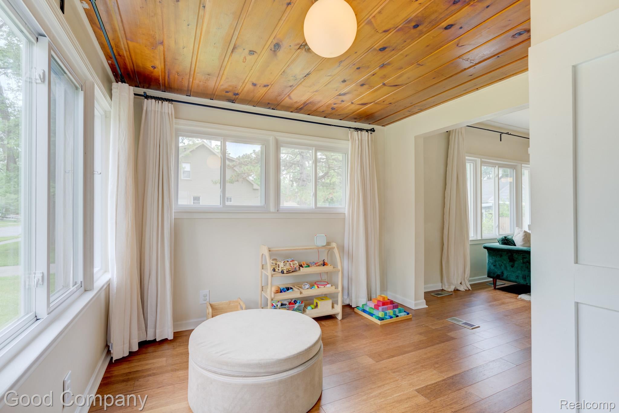 367 W Otis Avenue