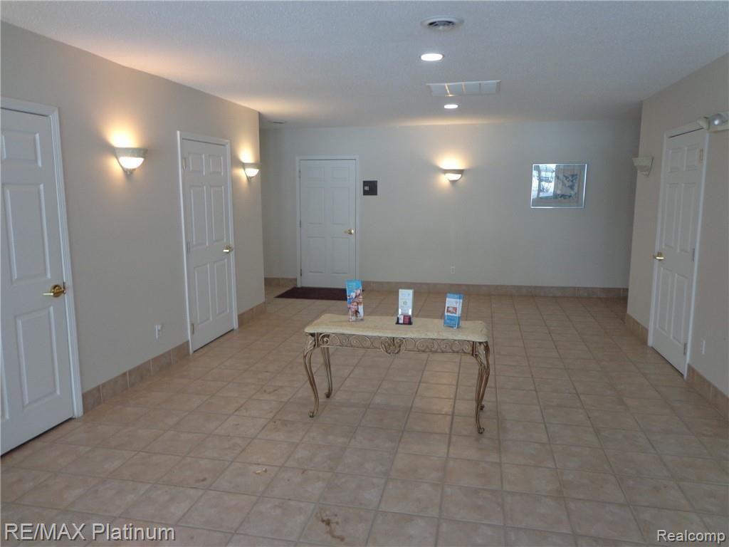 12319 HIGHLAND Road 403
