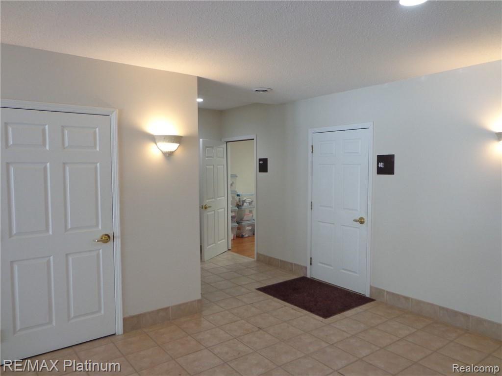 12319 HIGHLAND Road 403