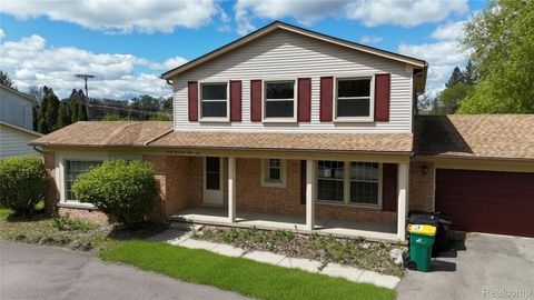 Photo of 28989 Ramblewood Drive, Farmington Hills City, MI 48334 (MLS # 20261030557)