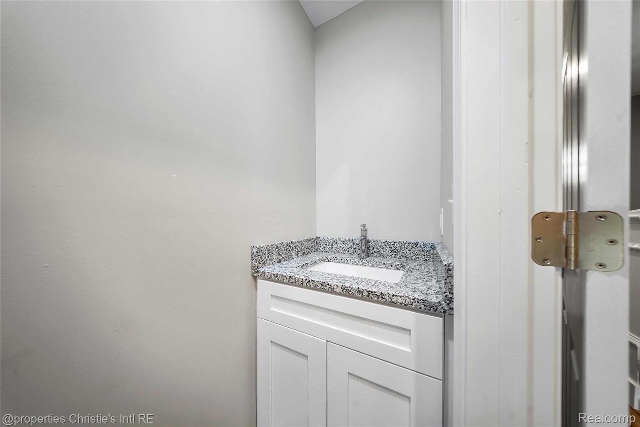 22114 Pleasant Avenue